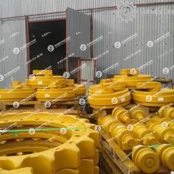 4349518 Каток поддерживающий на экскаватор Hitachi EX700-2